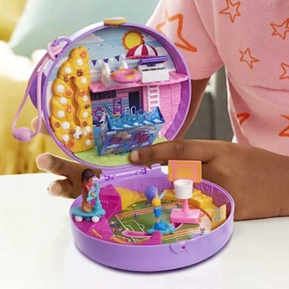 Polly Pocket | Soccer Squad w/2 Micro Dolls & Accessories, Surprise Reveals - Picture 9 of 9